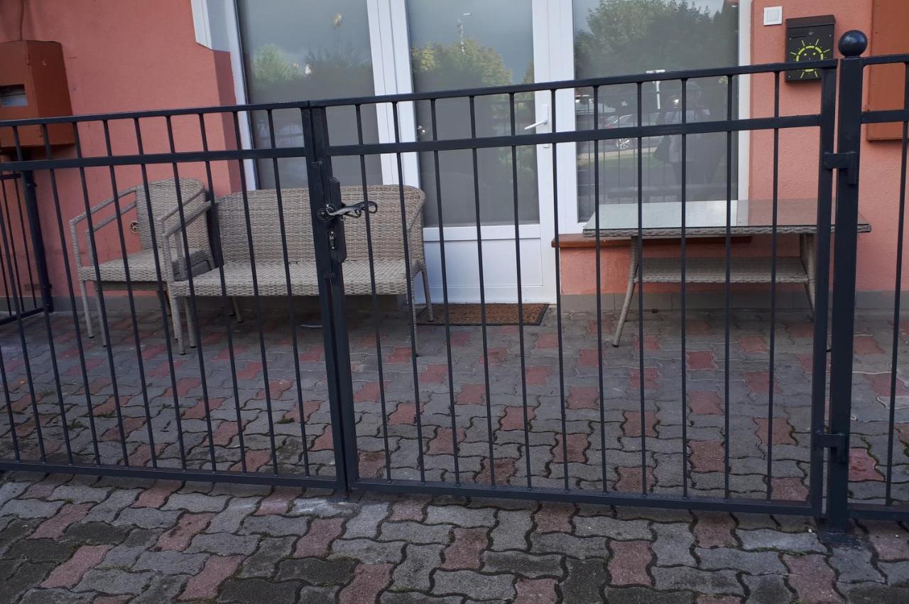 Kertvarosi Apartman II Tiszaujvaros Exterior photo